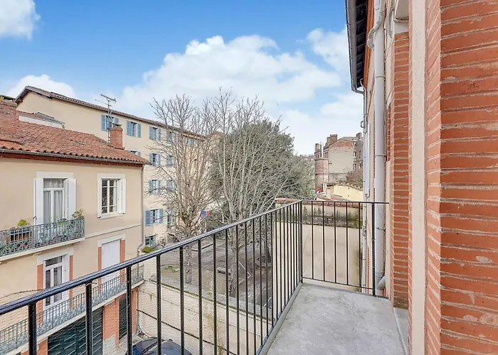 Rare Pearl Very Quiet And Bright In Toulouse